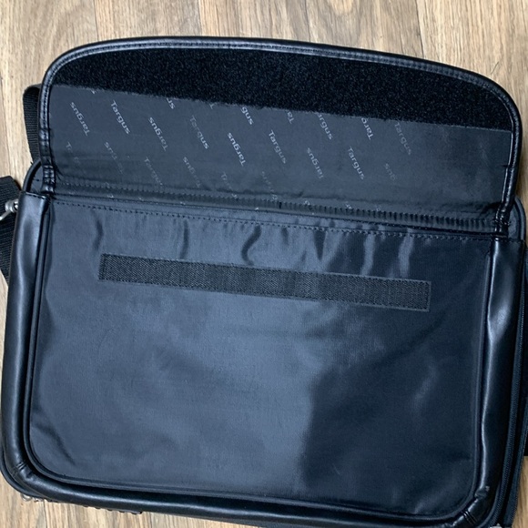 Tarsus Briefcase - Picture 8 of 12